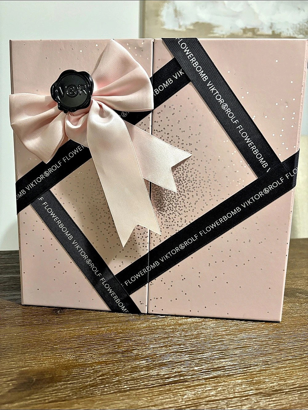 Flowerbomb by Viktor&Rolf Flowerbomb gift box Pink Gift Box
